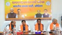 ଇରାନର ମାନଚିତ୍ର ଏବଂ ଲାଲ ତୀର : ବିଶ୍ୱର ହୃଦସ୍ପନ୍ଦନ ବଢ଼ାଇଲା ଟ୍ରମ୍ପଙ୍କ ପୋଷ୍ଟ